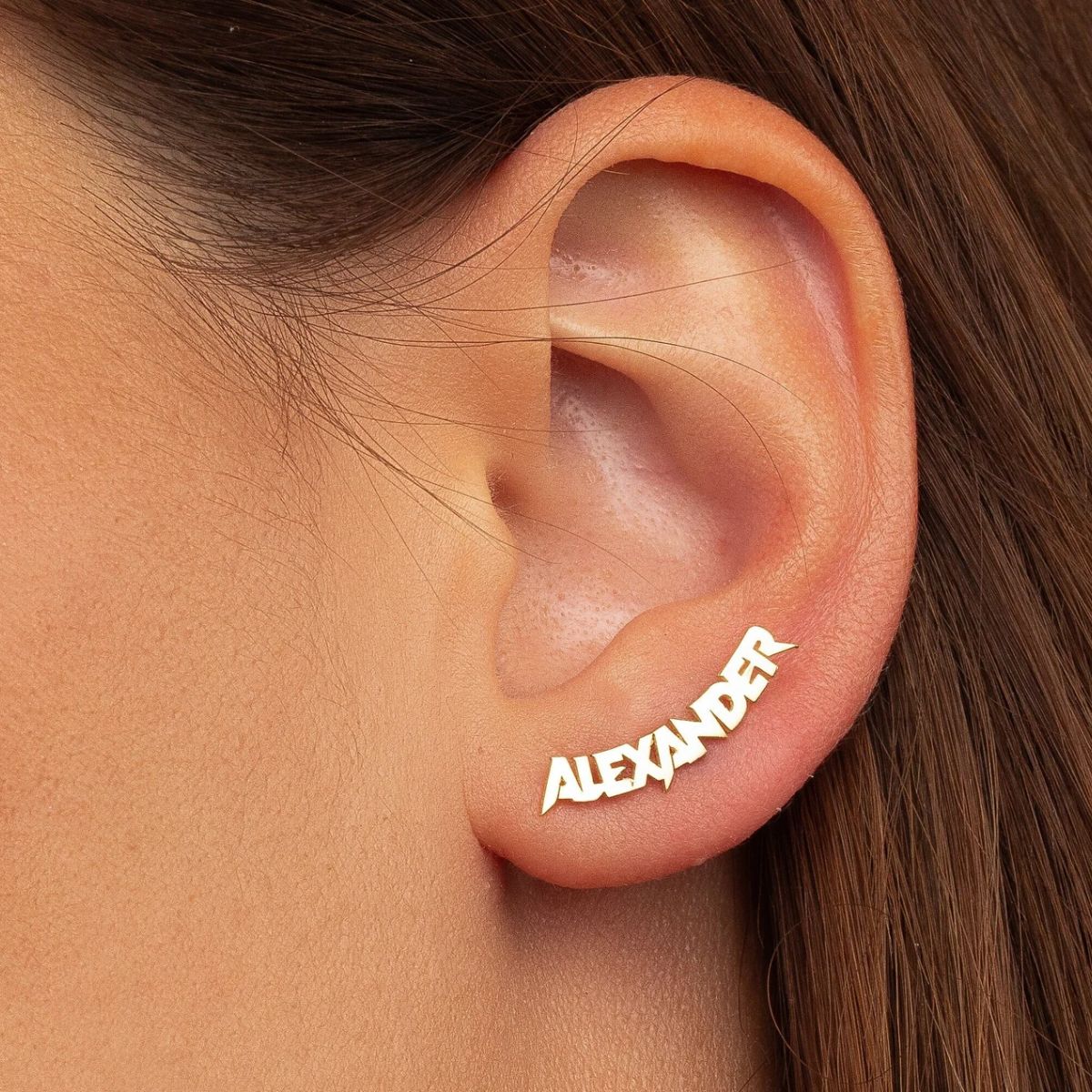 Moskai Personalized Name Stud Earrings in Curved Font