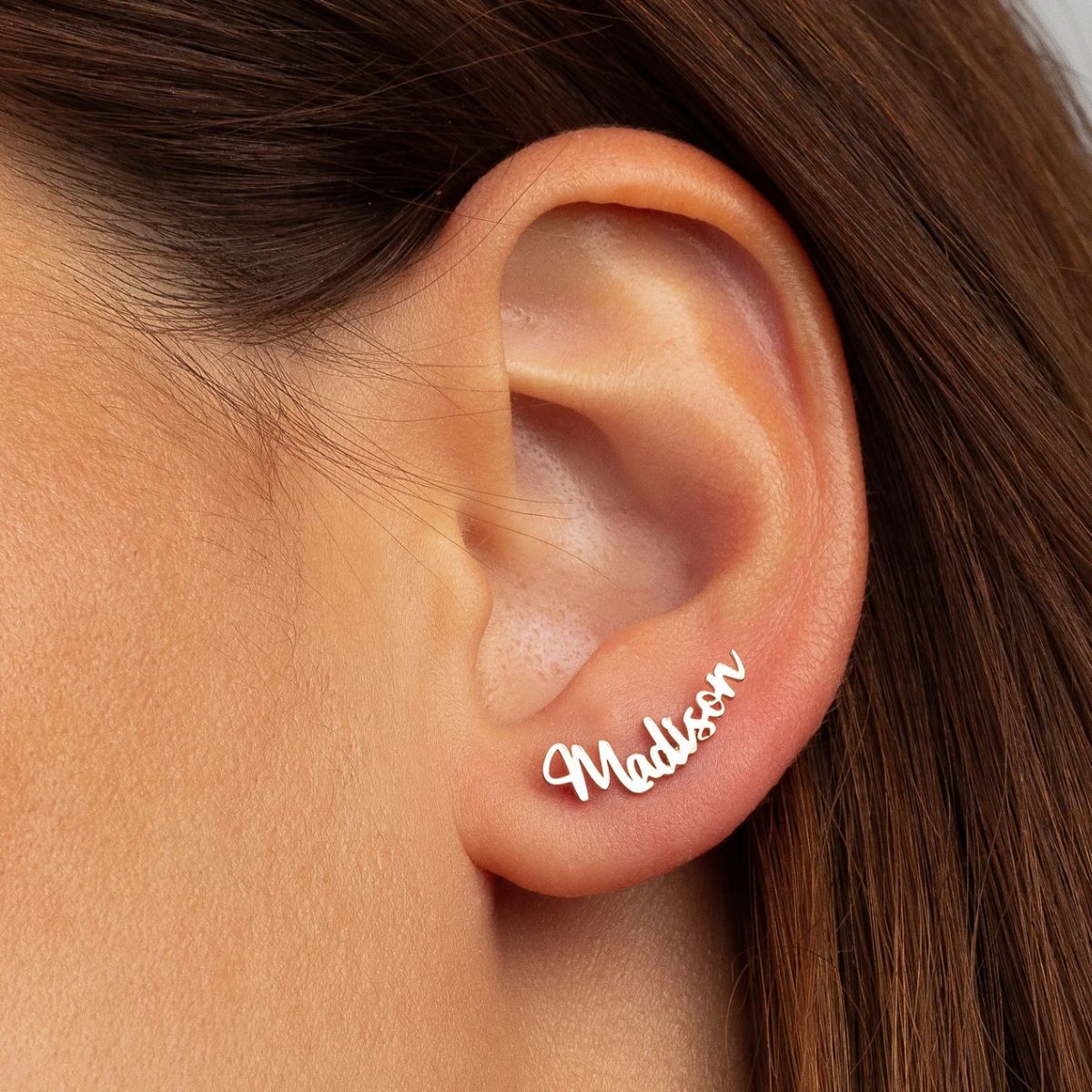 Moskai Personalized Name Stud Earrings in Curved Font
