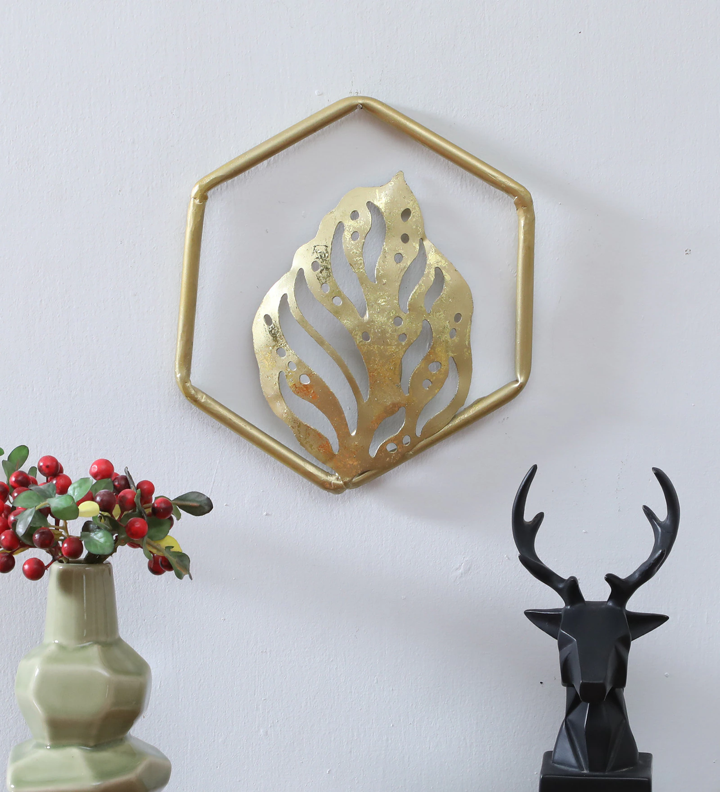 Moskai Leaf Wall Decor – Modern Minimalist Metal Frame