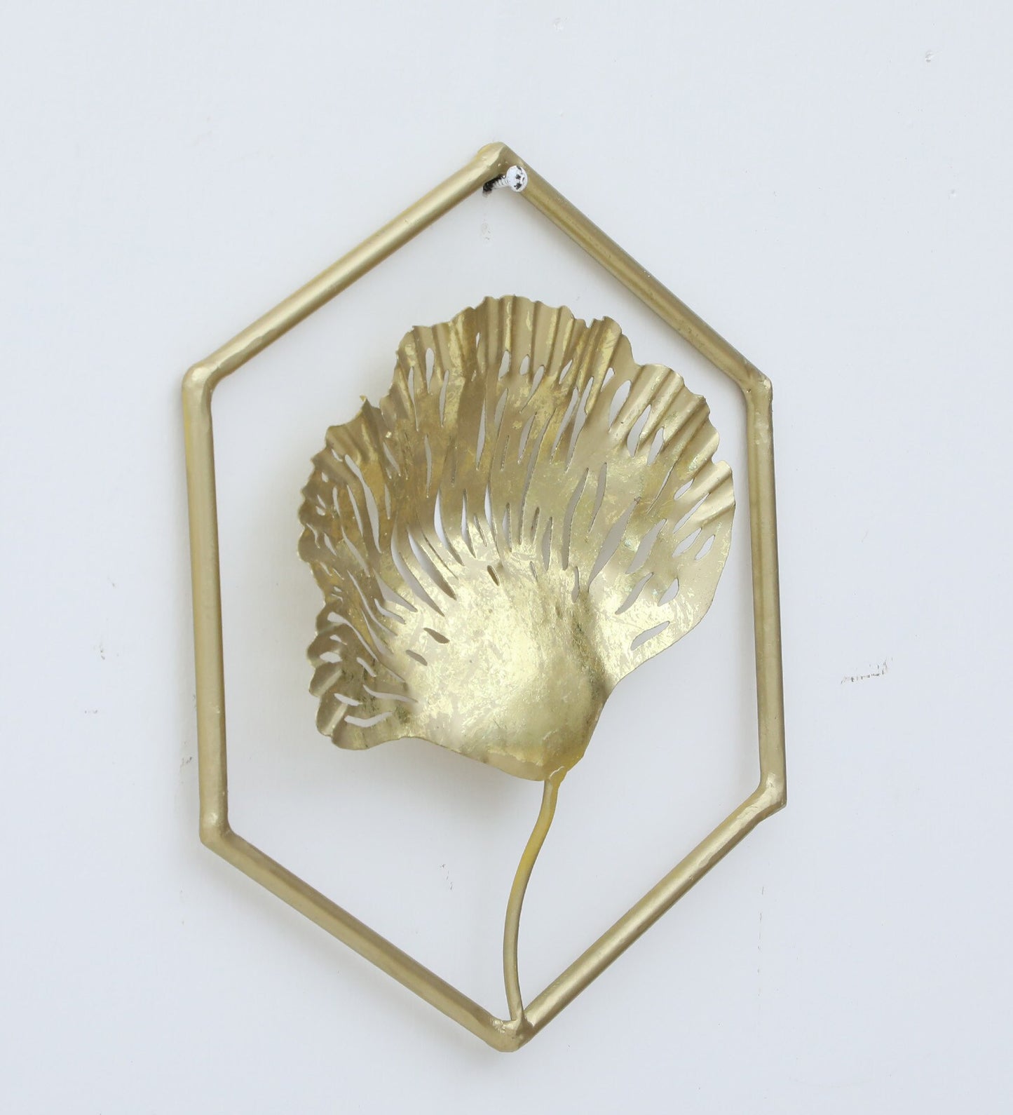 Moskai Leaf Wall Decor – Elegant Nature-Inspired Metal Art