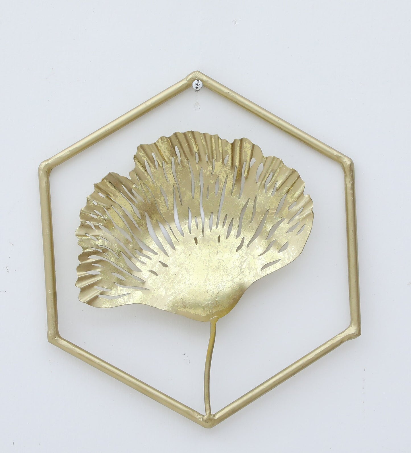 Moskai Leaf Wall Decor – Elegant Nature-Inspired Metal Art