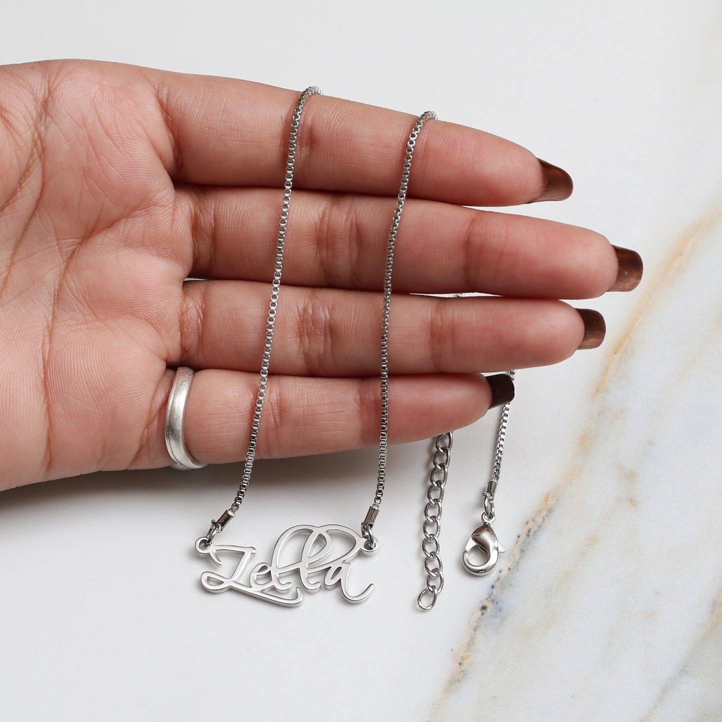 Moskai Personalized Name Pendant With Elegant Curved Font