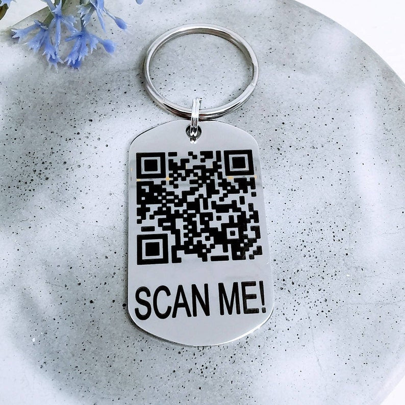 Moskai Personalized QR Code Keychain – Custom Message Key Ring with Name or Date
