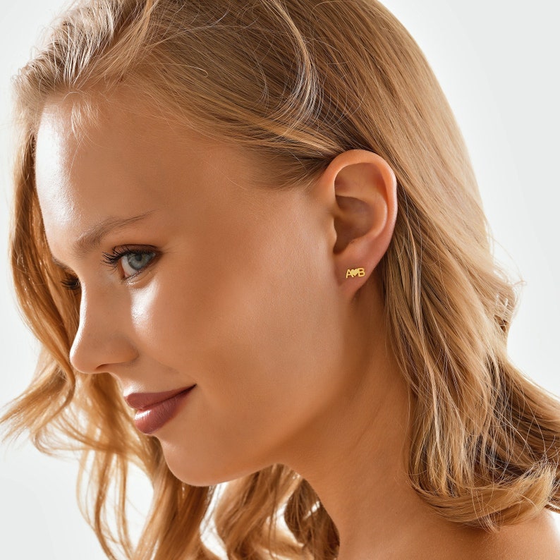 Moskai Custom Heart Initial Stud Earrings – Personalized Minimalist Jewelry Gift for Women