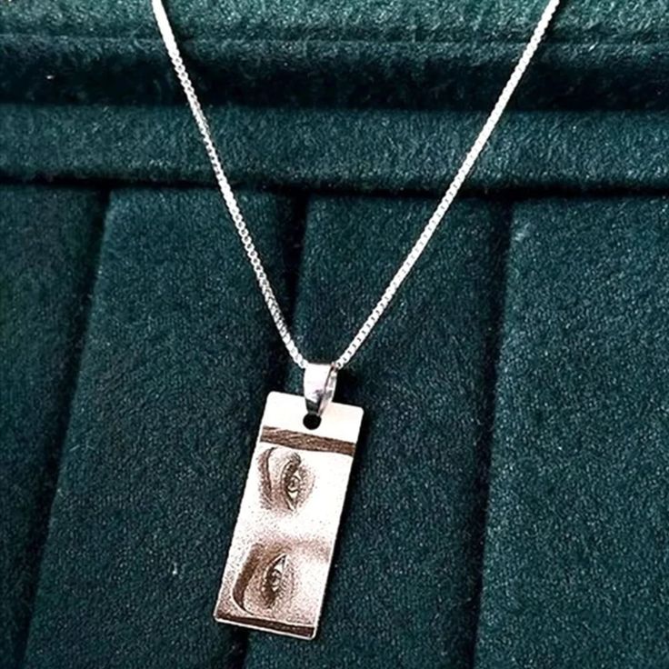 Customized Eyes Engraving Photo Pendant – Personalized Jewelry for Her or Him