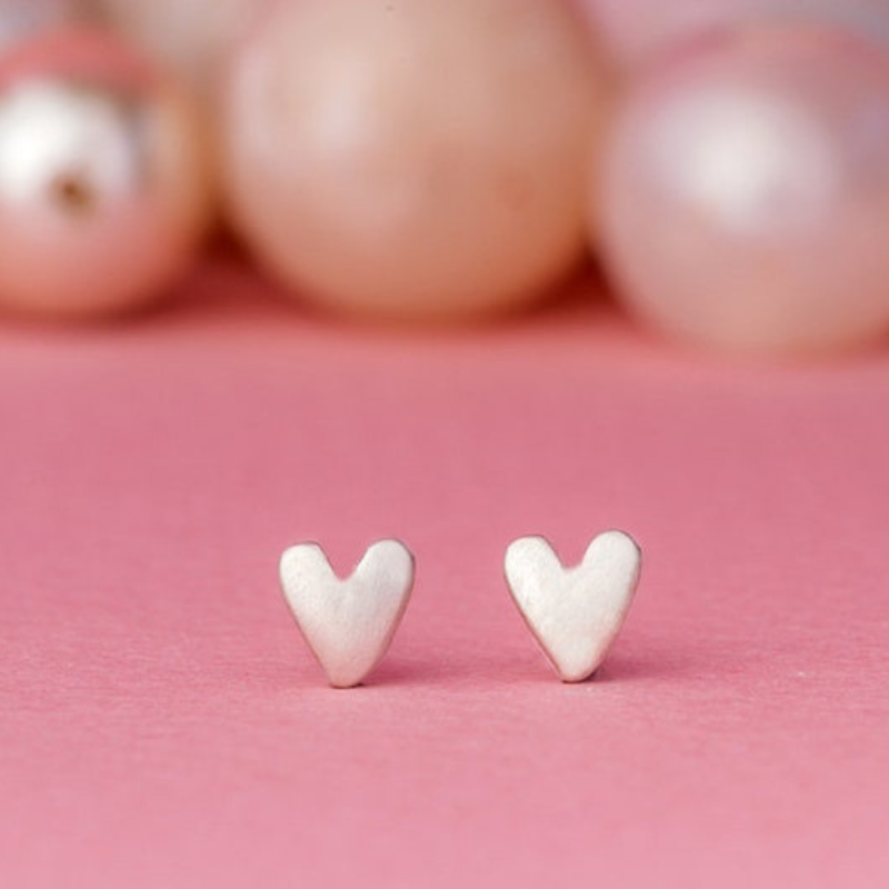 Custom Heart Initial Stud Earrings – Personalized Minimalist Jewelry by Moskai