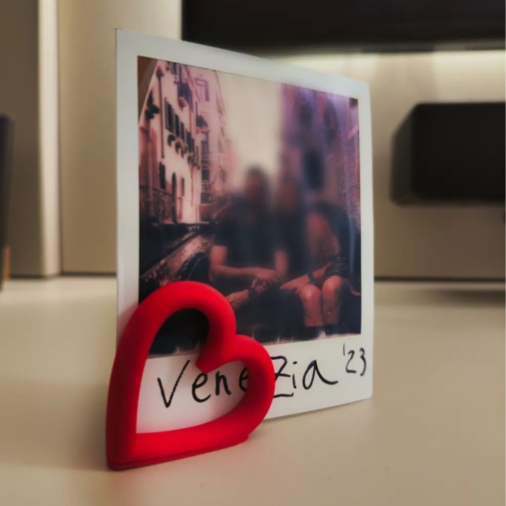 Heart Photo Stand – Romantic 3D Mini Photo Display for Valentine’s Day (4 cm)