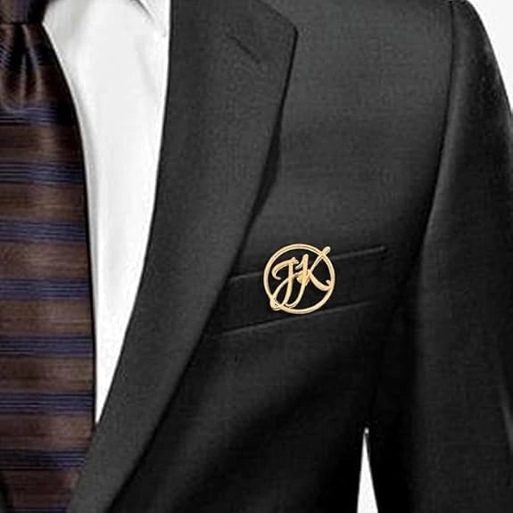Custom Round Brooch Pin for Men & Women – Personalised Initial Lapel Pin – Gold Letter Badge for Blazer, Coat, Kurta – Wedding Groom Bride Family Gift