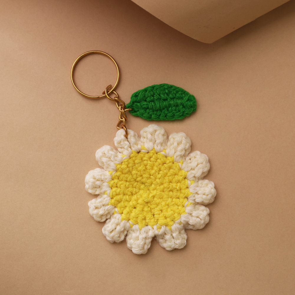 Moskai Crochet Daisy Flower Keychain | Cute Floral Bag Charm | Gift for Her