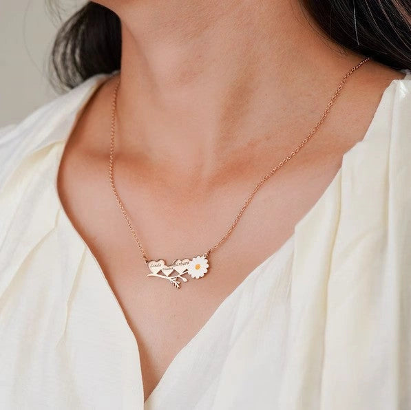 Personalized 3 Name Heart Necklace with Daisy Charm-- Custom Engraved Triple Nameplate Pendant for Women & Moms