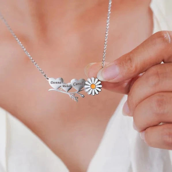 Personalized 3 Name Heart Necklace with Daisy Charm-- Custom Engraved Triple Nameplate Pendant for Women & Moms