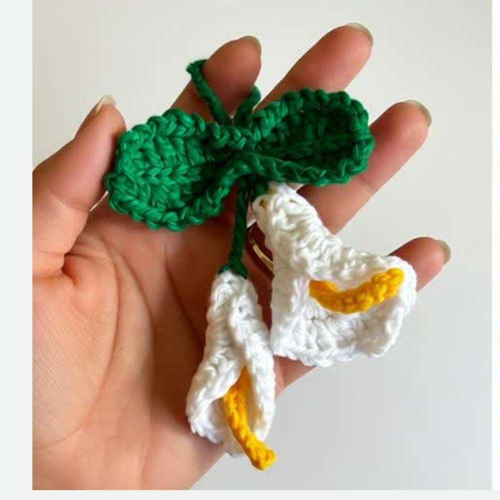 MOSKAI White Flower Crochet Keychain