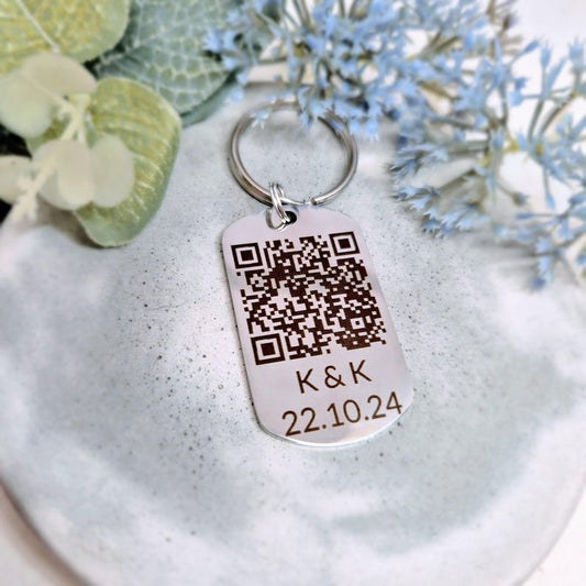 Moskai Personalized QR Code Keychain – Custom Message Key Ring with Name or Date