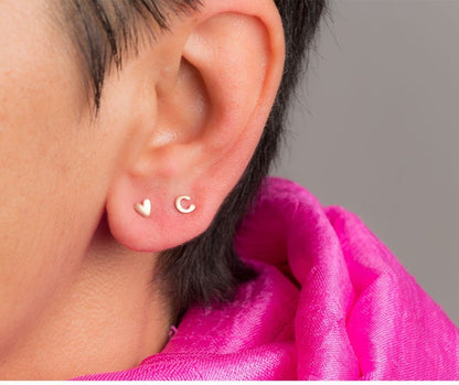 Custom Heart Initial Stud Earrings – Personalized Minimalist Jewelry by Moskai