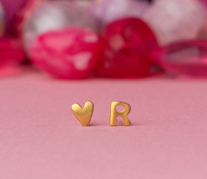 Custom Heart Initial Stud Earrings – Personalized Minimalist Jewelry by Moskai