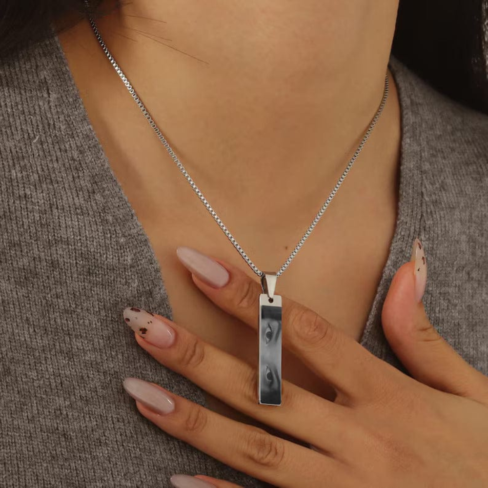 Moskai Customised Eye Pendant Necklace – Personalised Photo Jewelry For Women