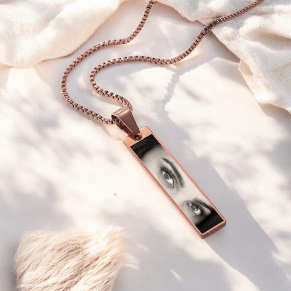 Moskai Customised Eye Pendant Necklace – Personalised Photo Jewelry For Women