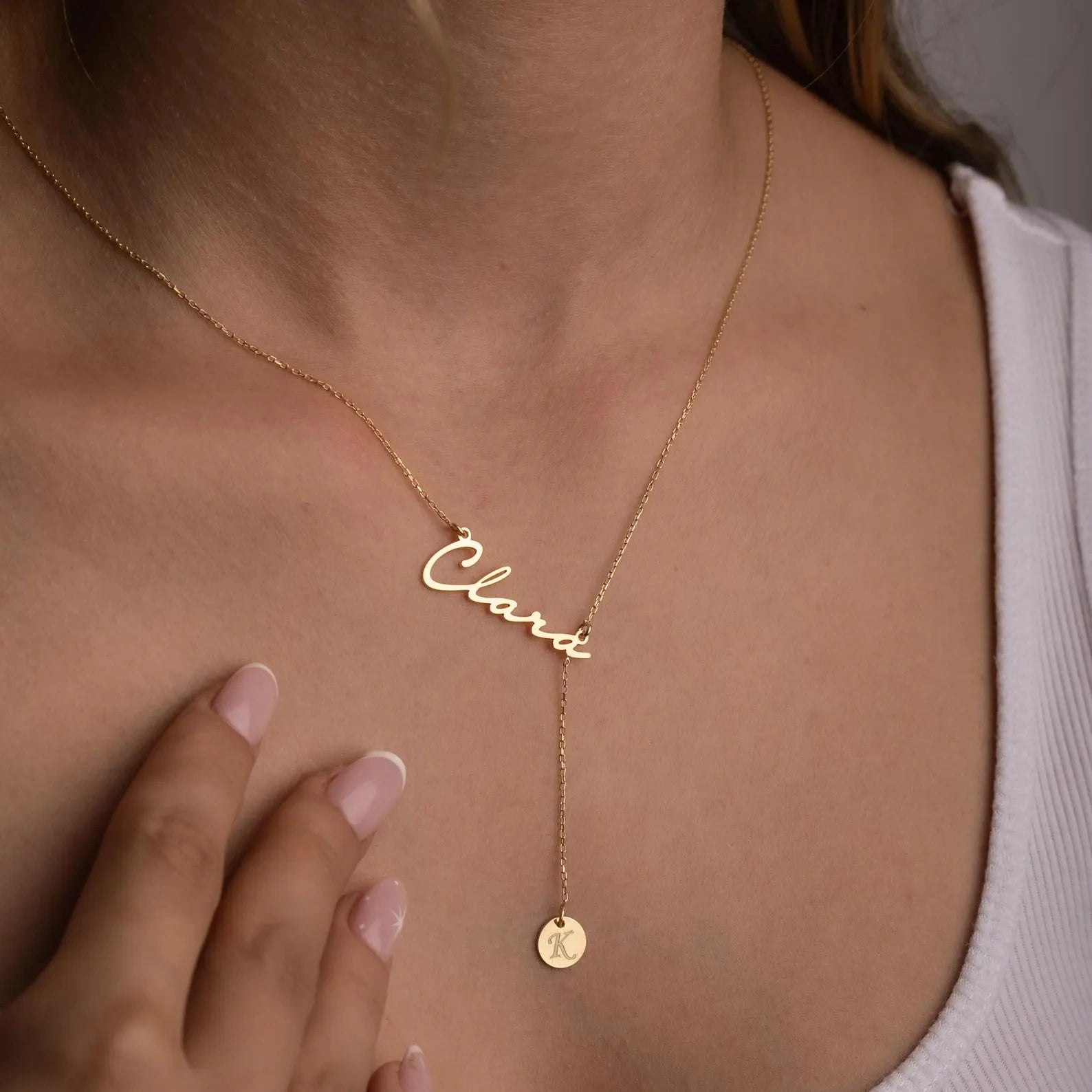 Personalised Signature Name & Initial Disc Y-Lariat Necklace – Personalized Lariat Nameplate with Alphabet Coin Drop